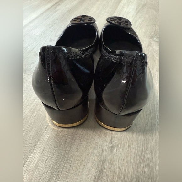 Tory Burch Amy Patent Leather Block Heel Pumps Black Gold Trim Logo Size 8 M - Picture 10 of 13